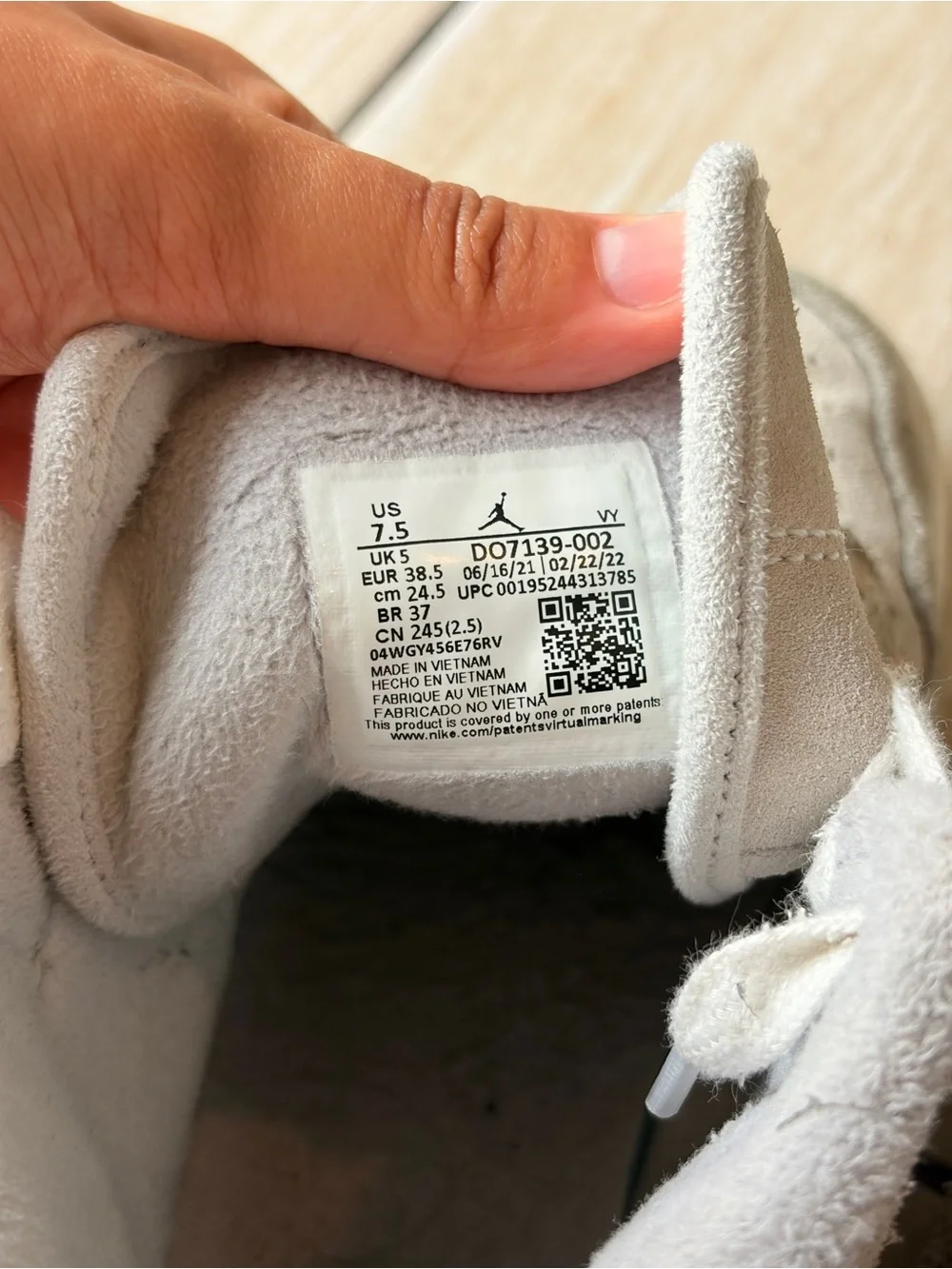 Air Jordan 1 Mid SE sneakers